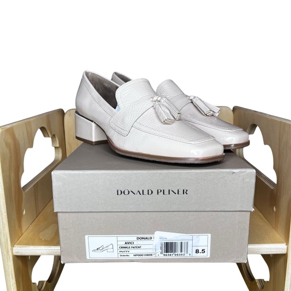 Donald Pliner Avici Crinkle Patent Leather Loafer in Putty NWT Size 8.5 - Picture 12 of 12